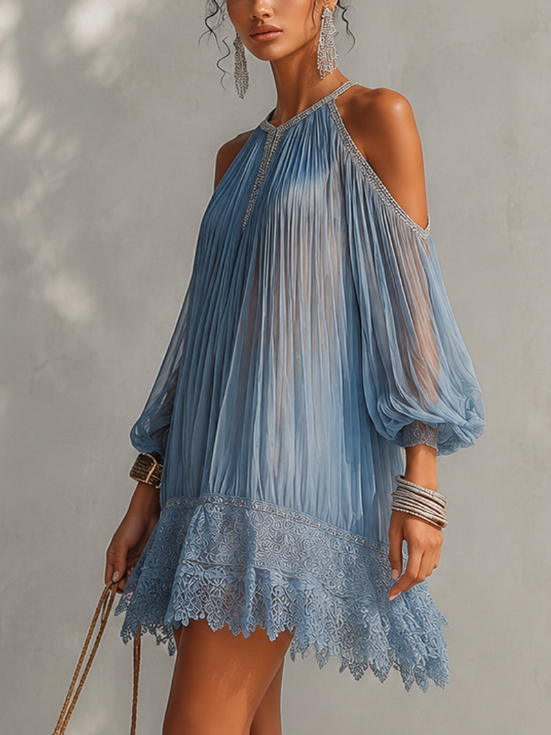 Bleuette | Mini Vestido Fruncido Azul, Hombros Descubiertos, Bajo de Encaje