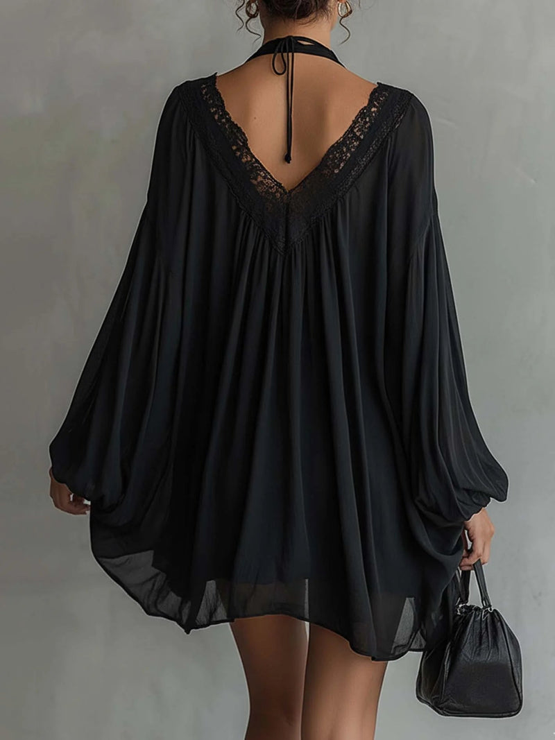 Cassandra | Mini vestido de gasa negra, cuello de encaje
