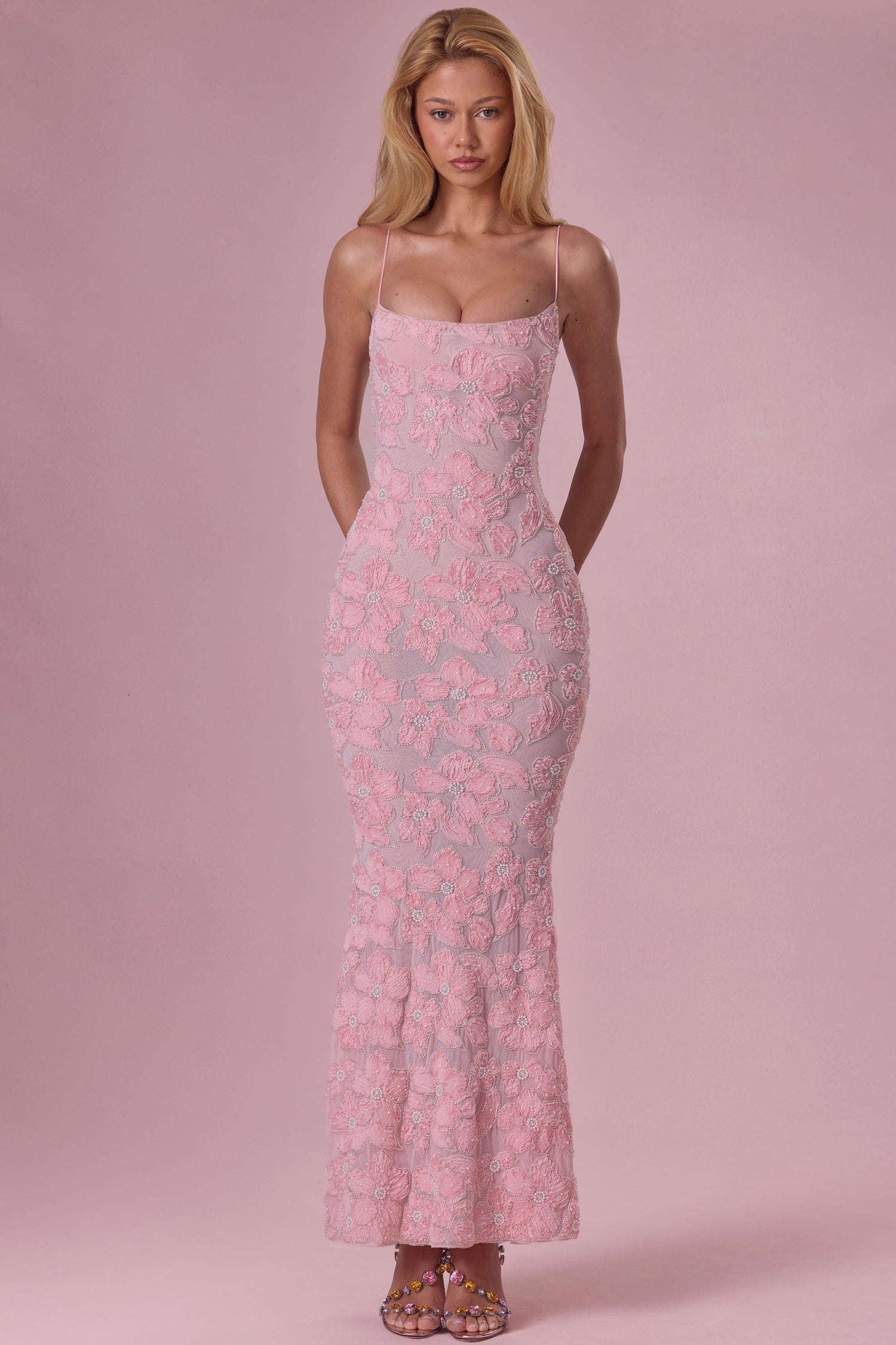 Valora • Vestido Maxi de Cuello Cuadrado