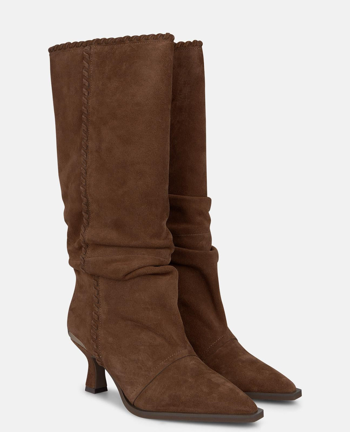 BOTA DE PIEL CON EFECTO FRUNCIDO