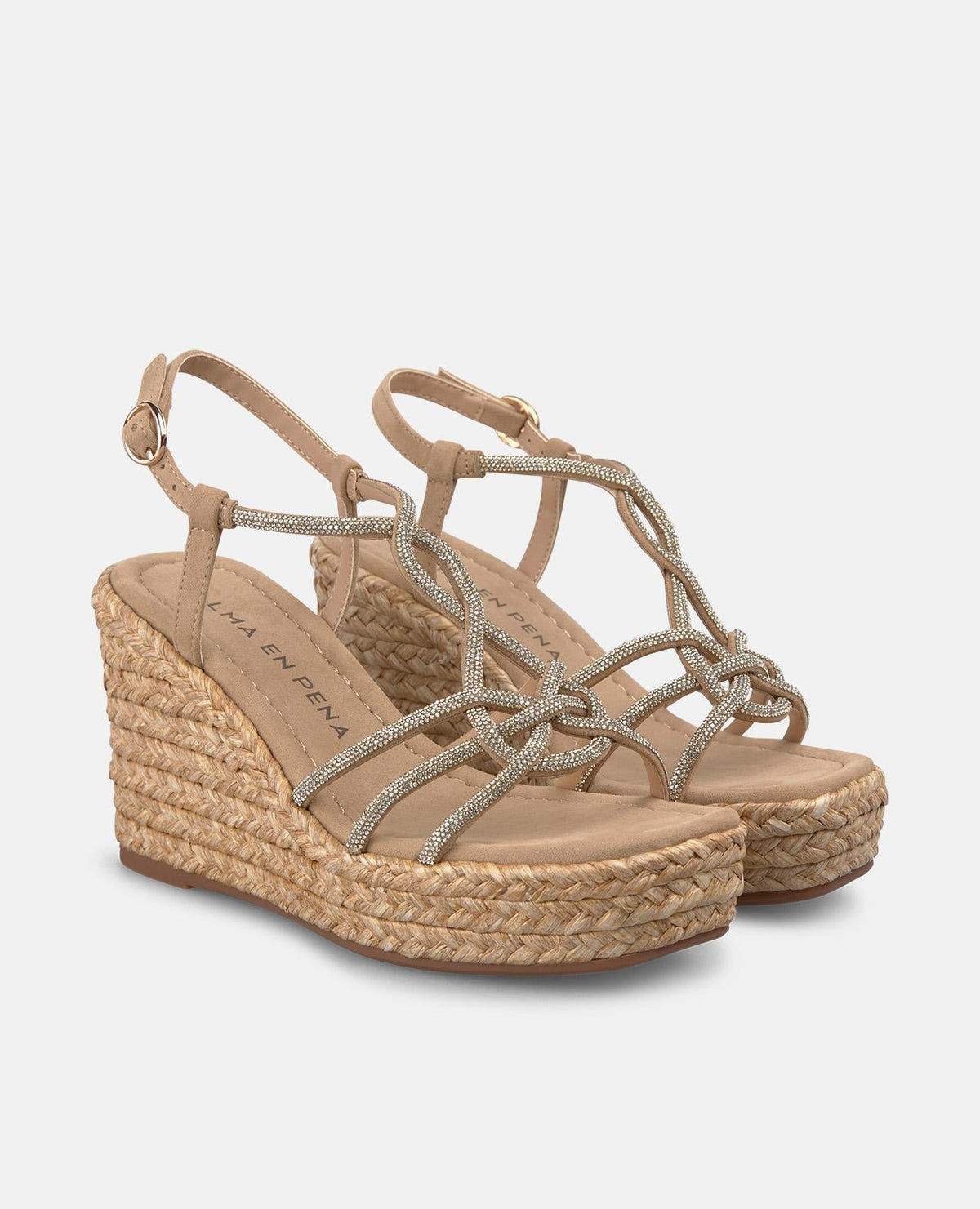 SANDALIA DE CUÑA CON TIRAS ENTRELAZADAS