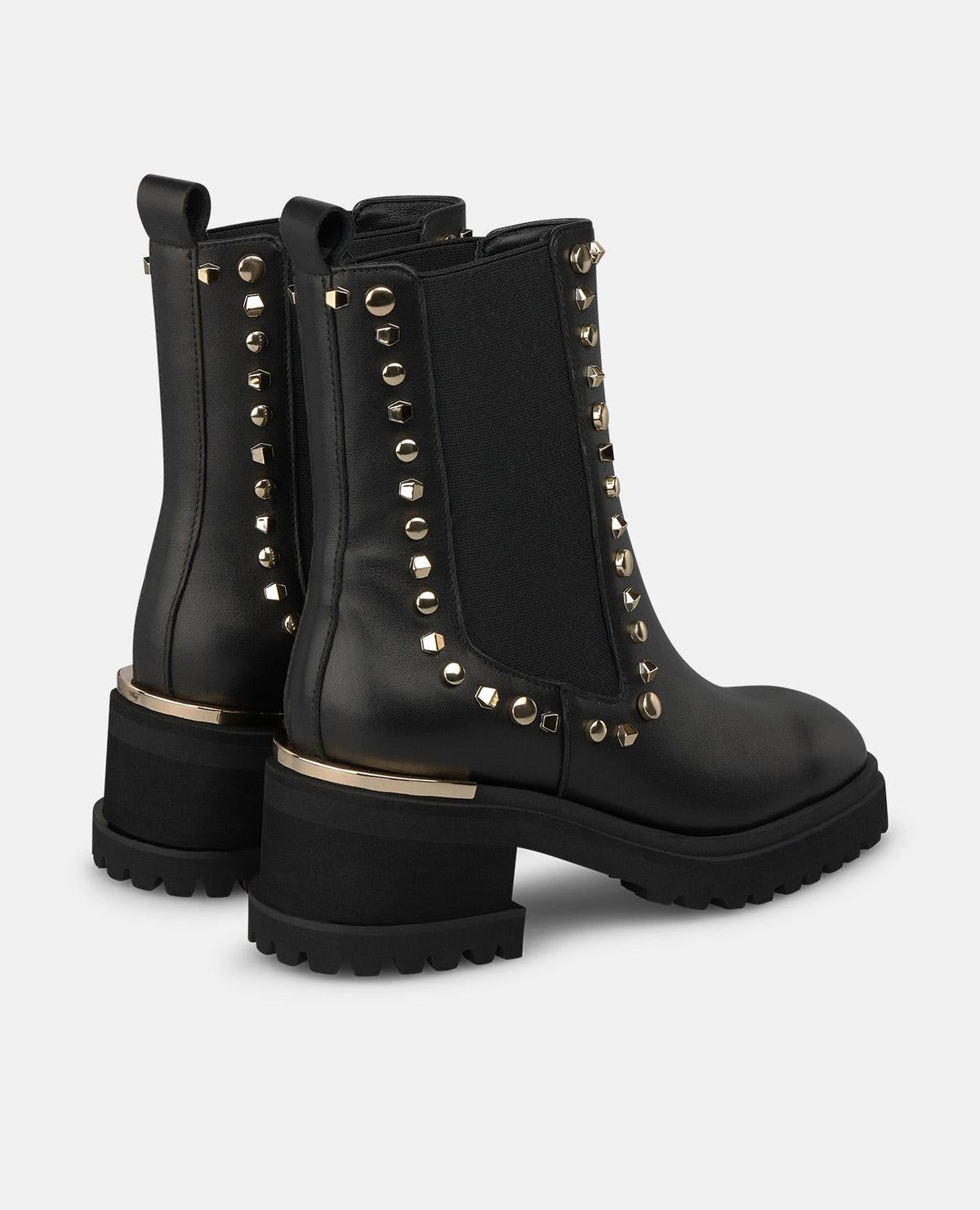 BOTÍN CHELSEA NAPA CON TACHAS METÁLICAS