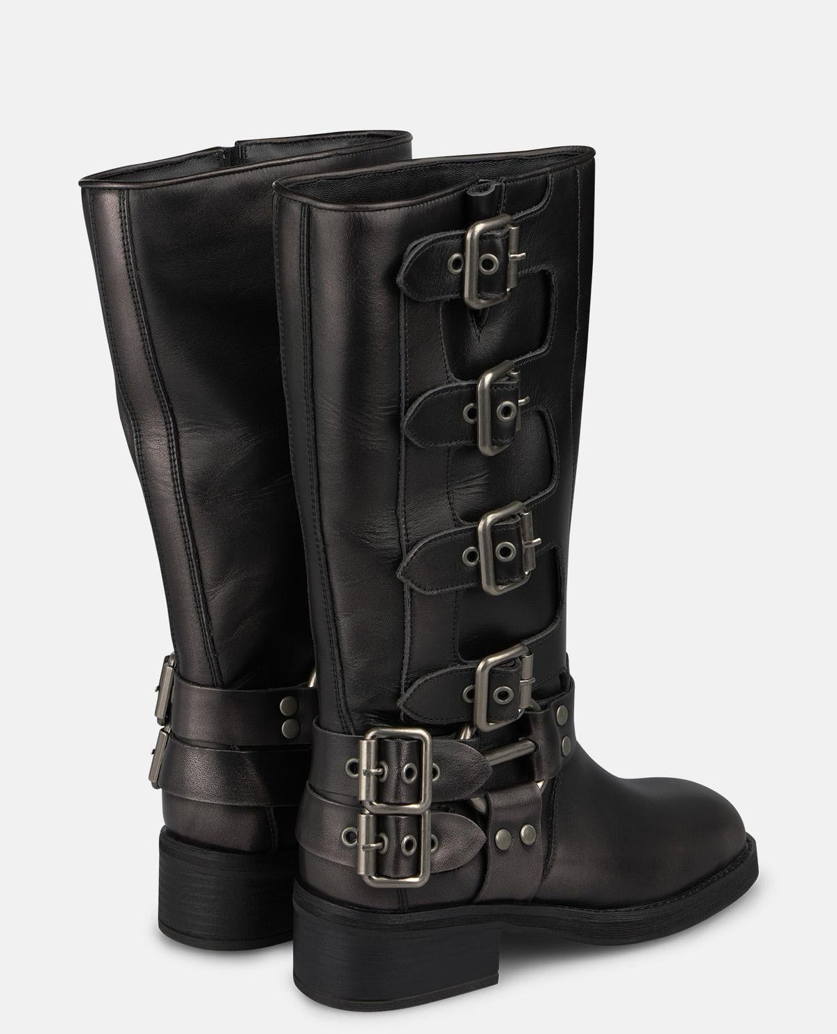 BOTA DE PIEL CON HEBILLAS