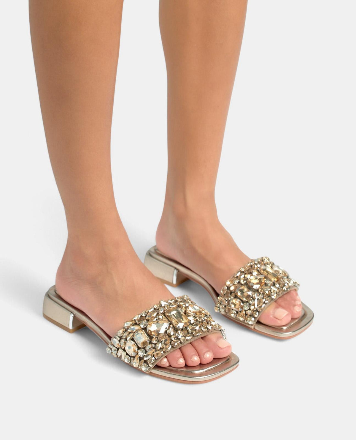 SANDALIA CON ABALORIOS