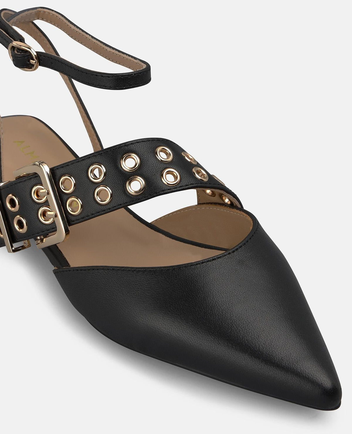 ZAPATO PLANO DE NAPA CON PULSERA
