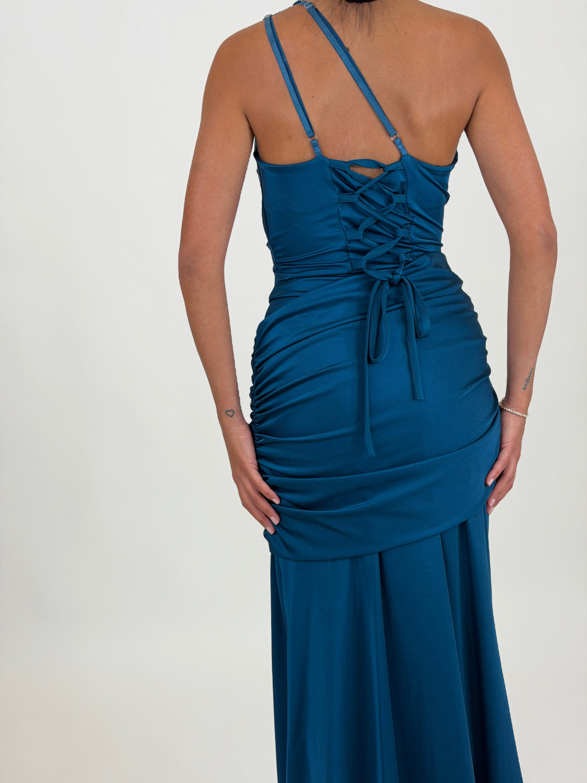 Espalda acordonada regulable del vestido Selene azul petróleo