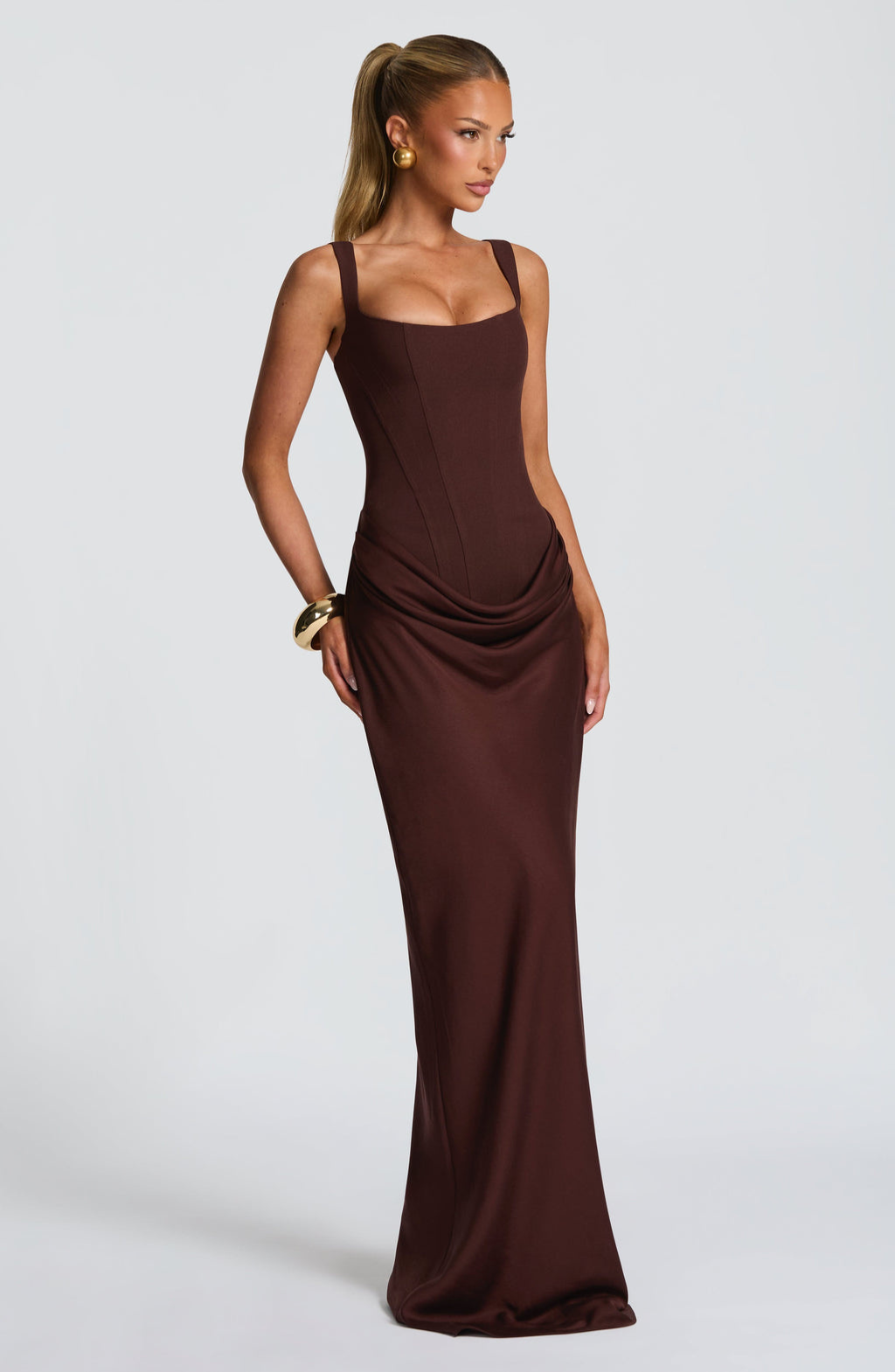 Valentina • Vestido Maxi Esculpido en Reloj de Arena