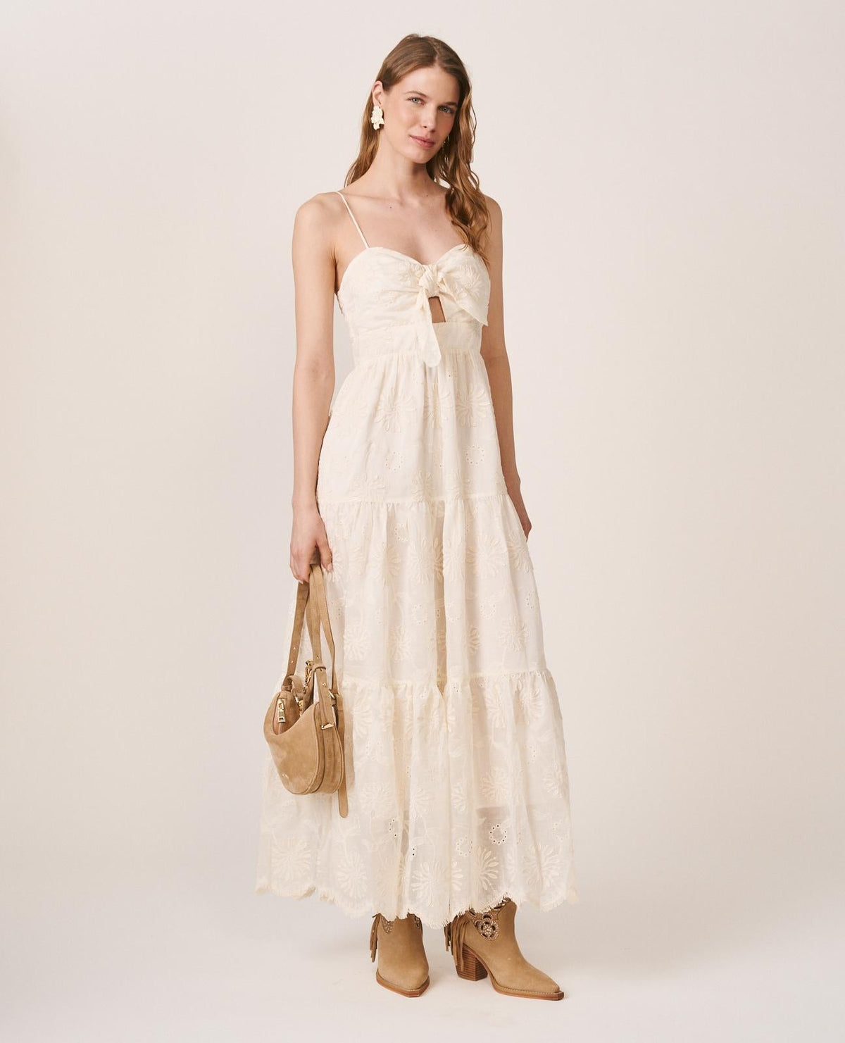 VESTIDO BORDADO NUDO