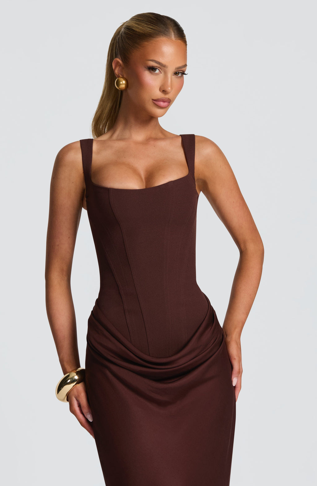 Valentina • Vestido Maxi Esculpido en Reloj de Arena