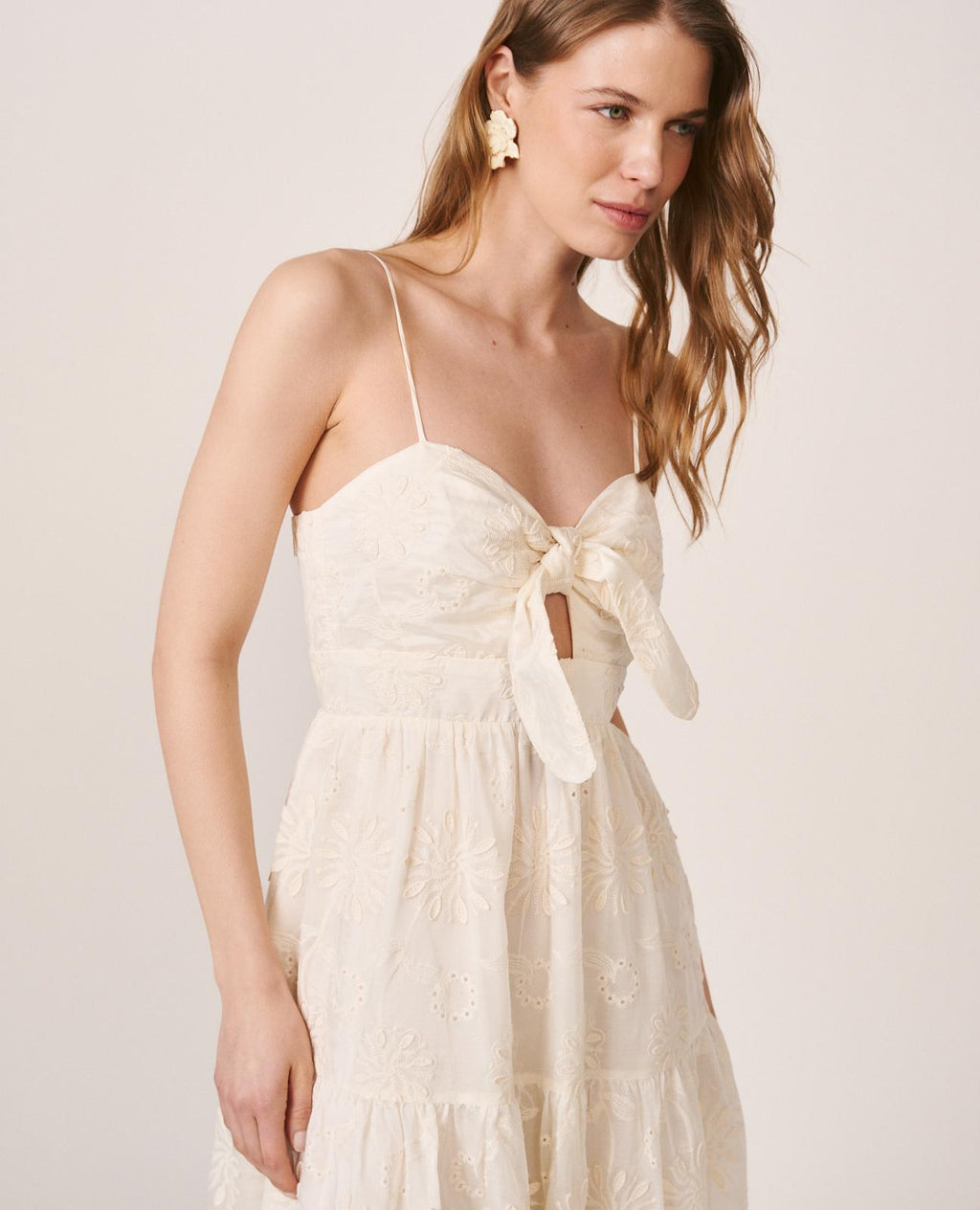 VESTIDO BORDADO NUDO
