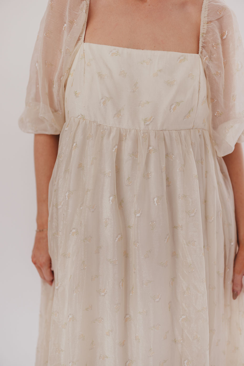 Jimena · Vestido maxi de flores con smock - Apto premamá y tallas inclusivas (S-4XL)