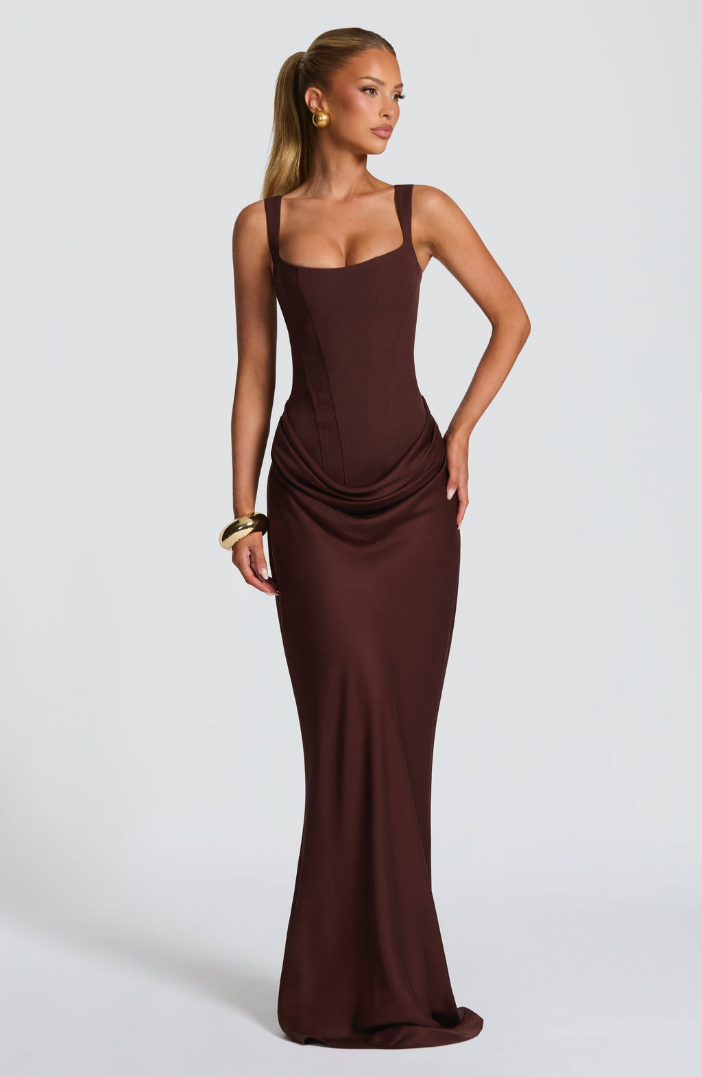 Valentina • Vestido Maxi Esculpido en Reloj de Arena