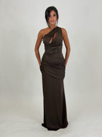 Vestido Selene marrón con falda maxi, vista frontal