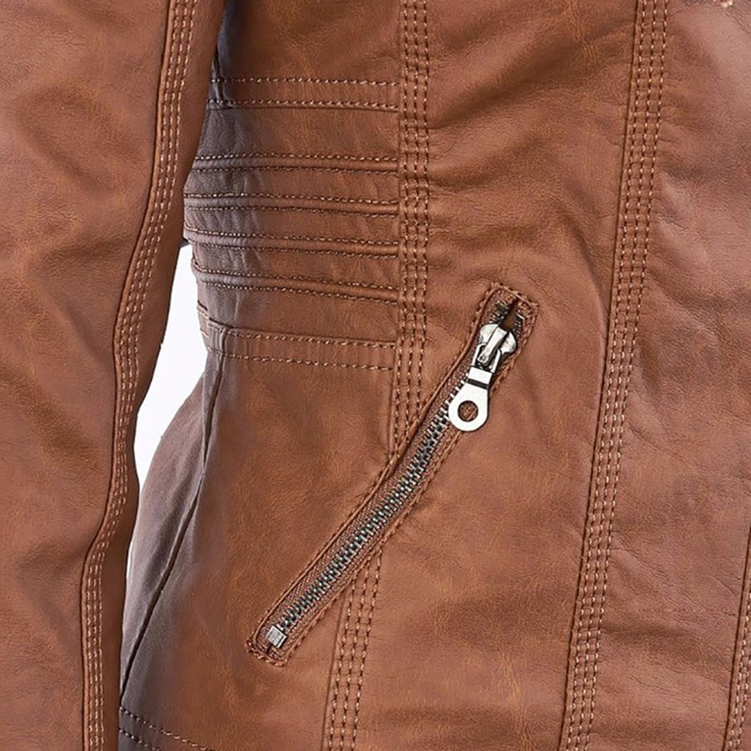 Detalle de la chaqueta Flavia: costuras y acabados