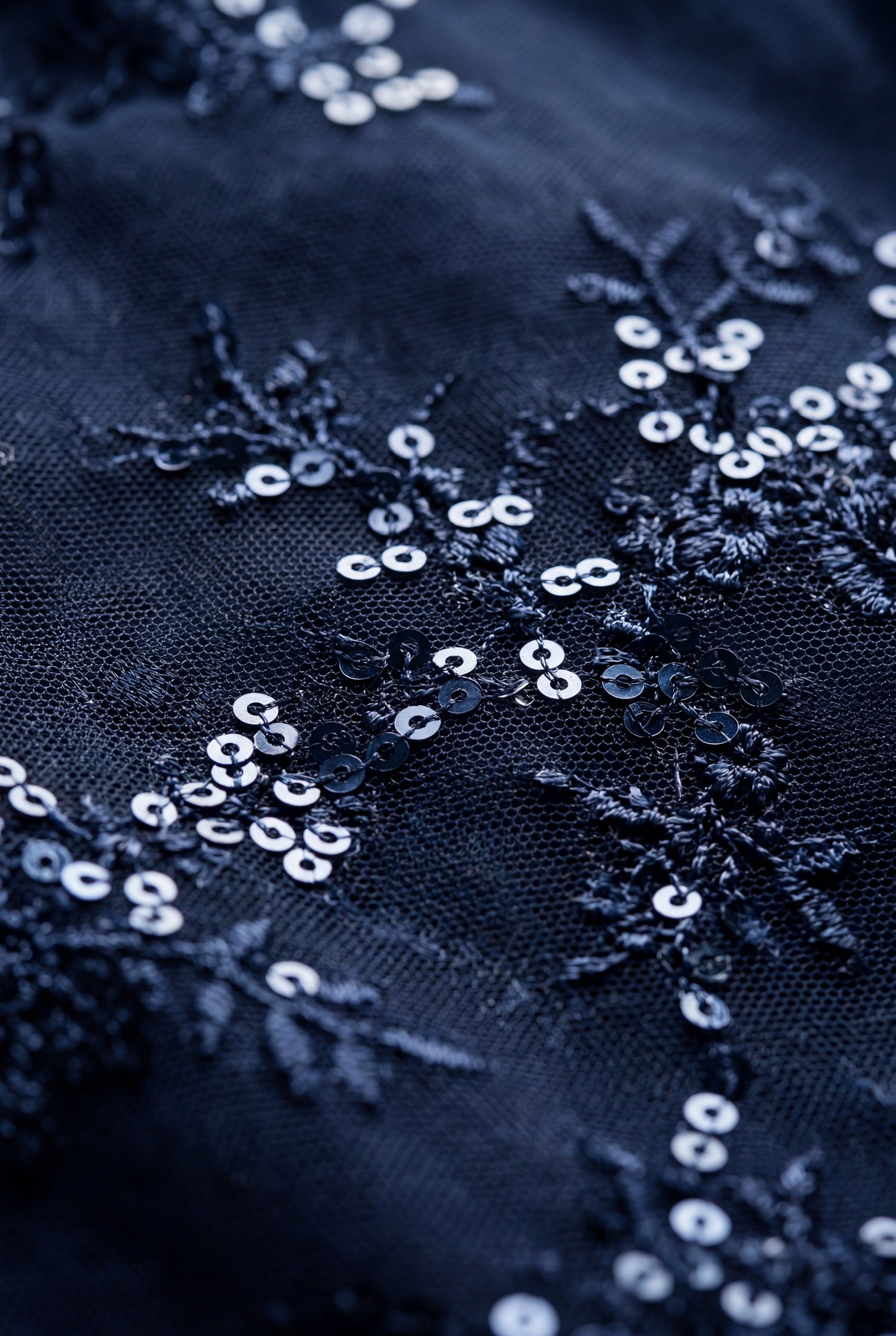 Rita • Vestido Maxi Escote V y Detalle Embellecido