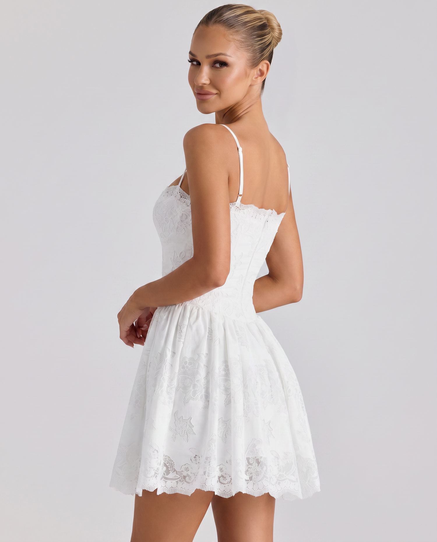 Tracie • Vestido Mini con Encaje Broderie Anglaise