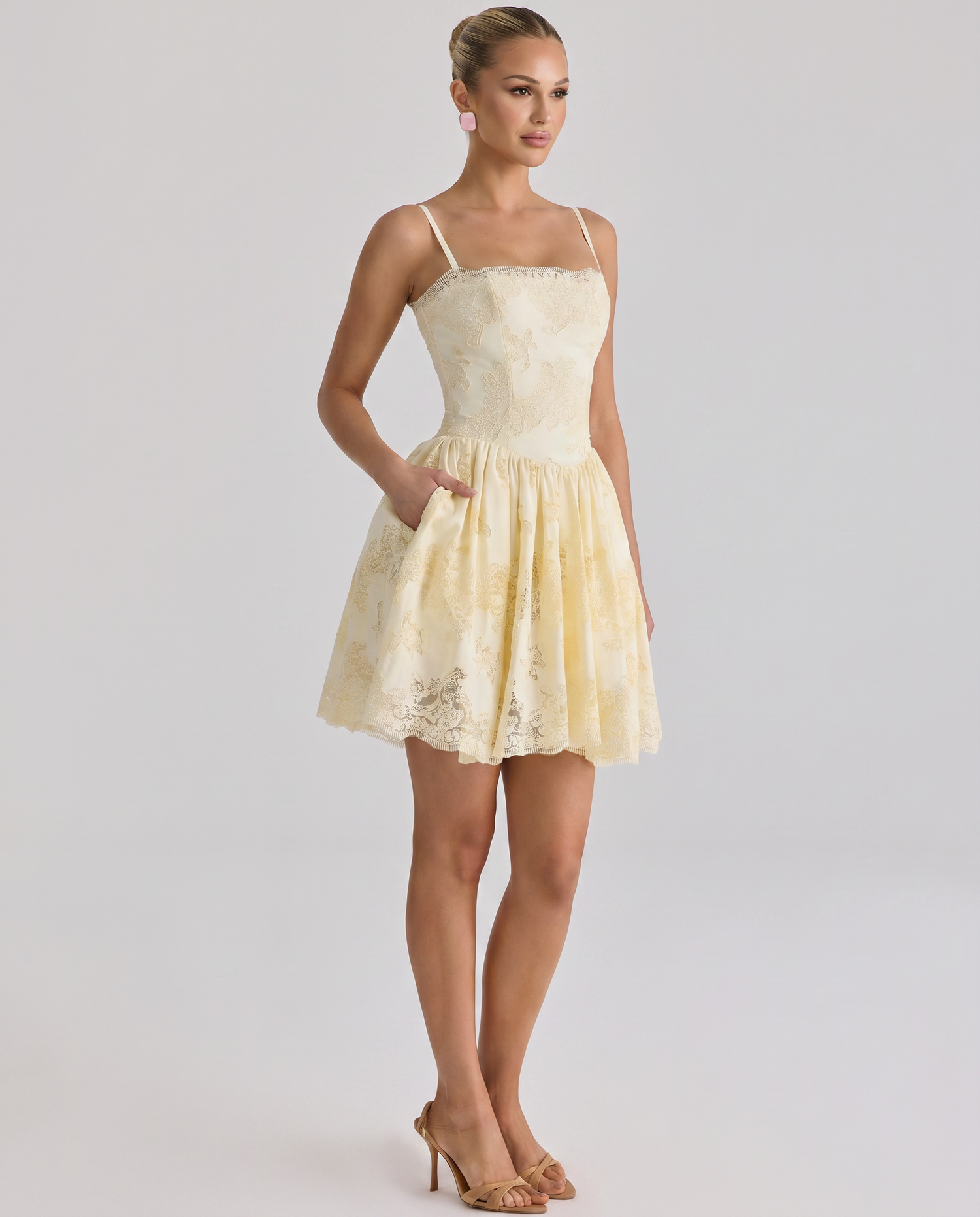 Tracie • Vestido Mini con Encaje Broderie Anglaise