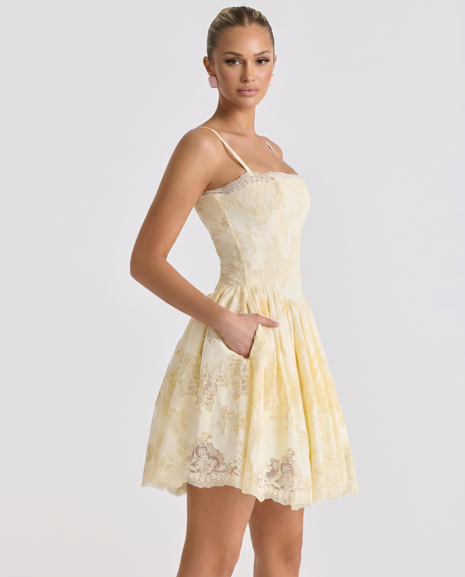 Tracie • Vestido Mini con Encaje Broderie Anglaise