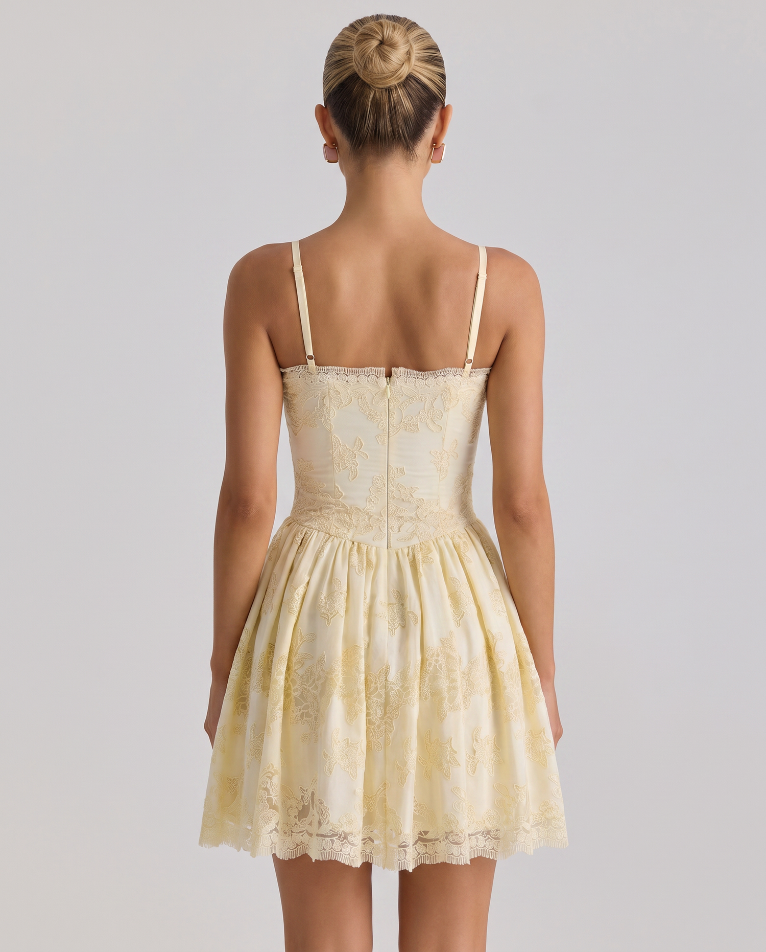 Tracie • Vestido Mini con Encaje Broderie Anglaise