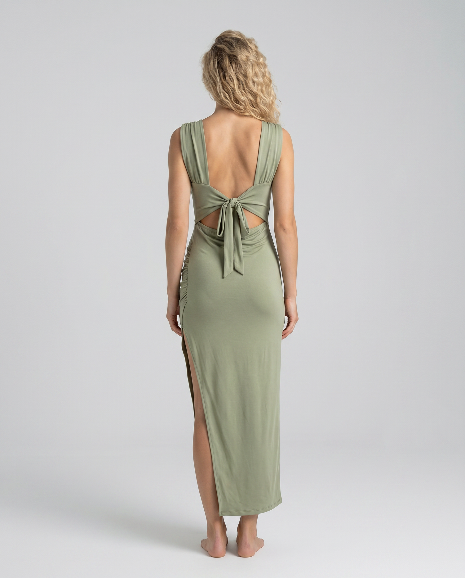 Ine • Vestido Maxi Cuello Barco con Abertura