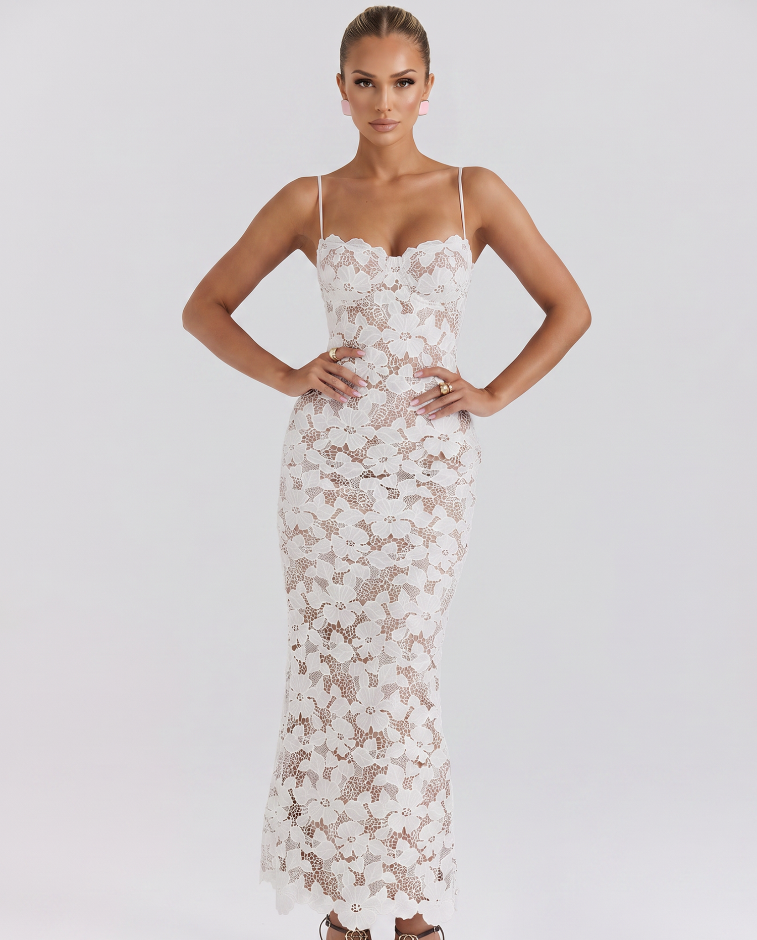 Noli • Vestido Maxi de Encaje con Aros y Espalda con Cordones