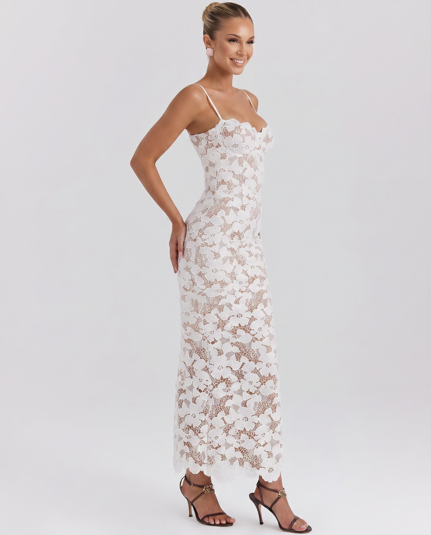Noli • Vestido Maxi de Encaje con Aros y Espalda con Cordones
