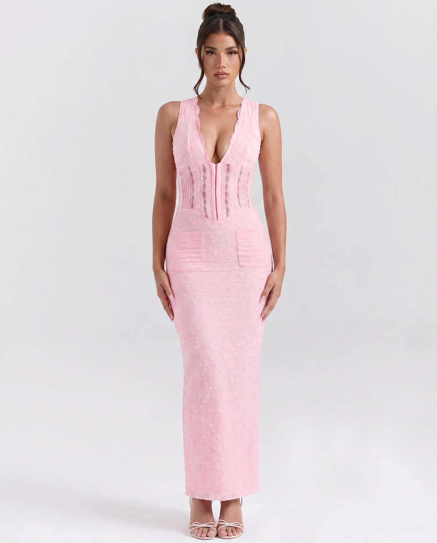 Jocelyn • Vestido Maxi con Escote Profundo y Paneles de Encaje
