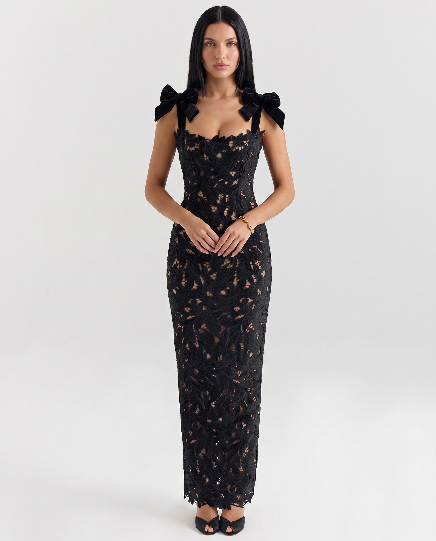 Thalina • Vestido Maxi con Encaje y Tirantes de Lazo