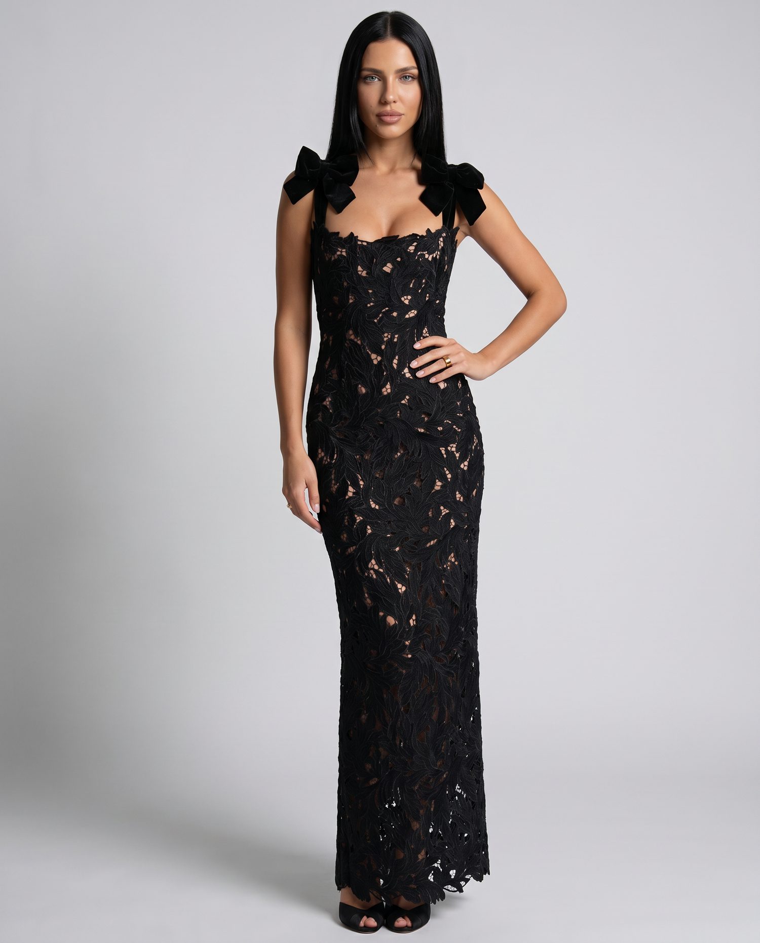 Thalina • Vestido Maxi con Encaje y Tirantes de Lazo