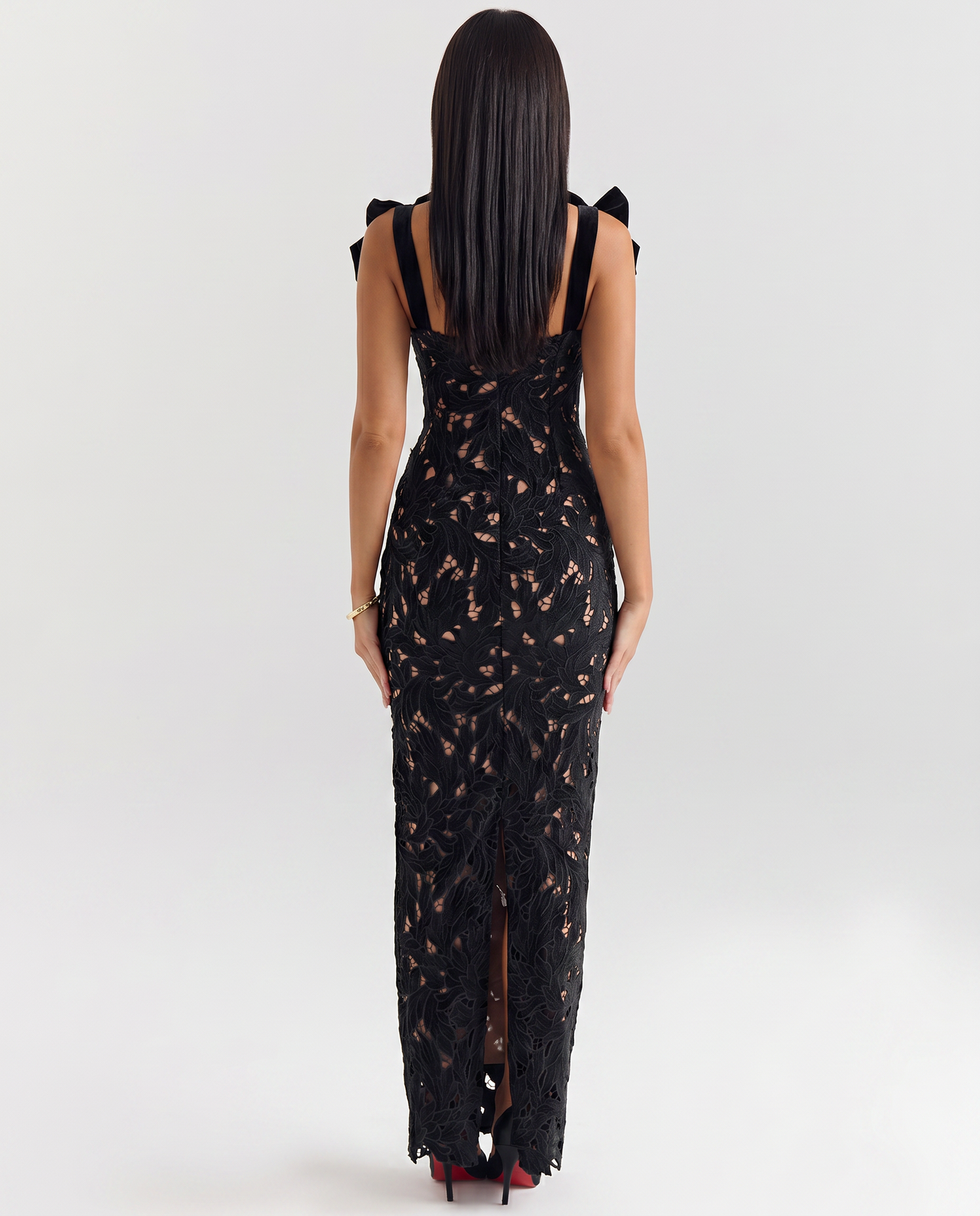 Thalina • Vestido Maxi con Encaje y Tirantes de Lazo
