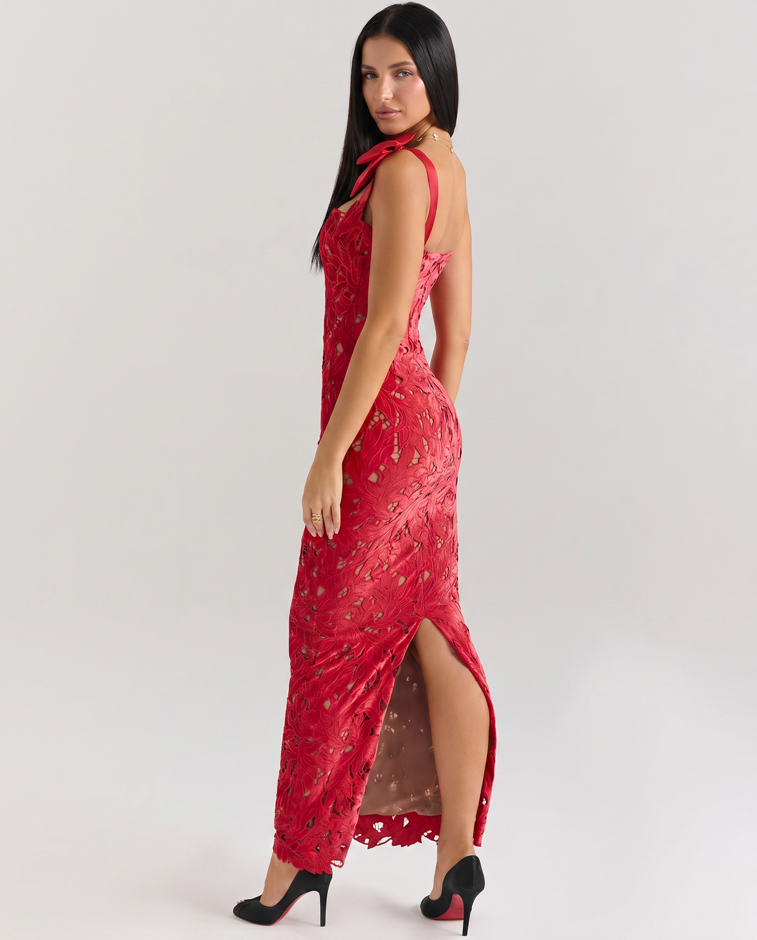 Thalina • Vestido Maxi con Encaje y Tirantes de Lazo