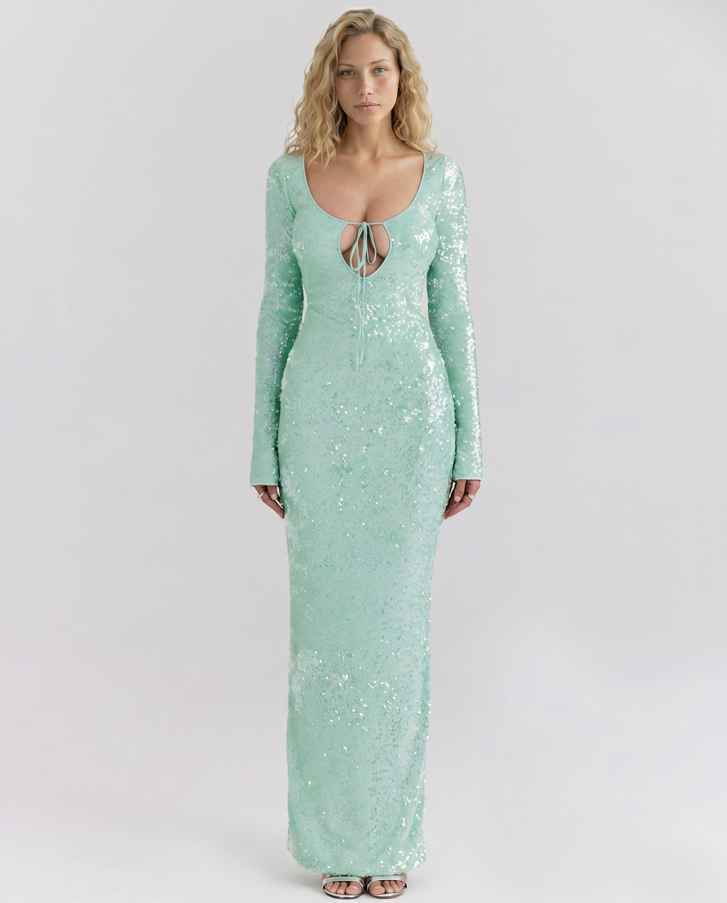 Tiff • Vestido Maxi con Acabado de Lentejuelas y Corte Frontal