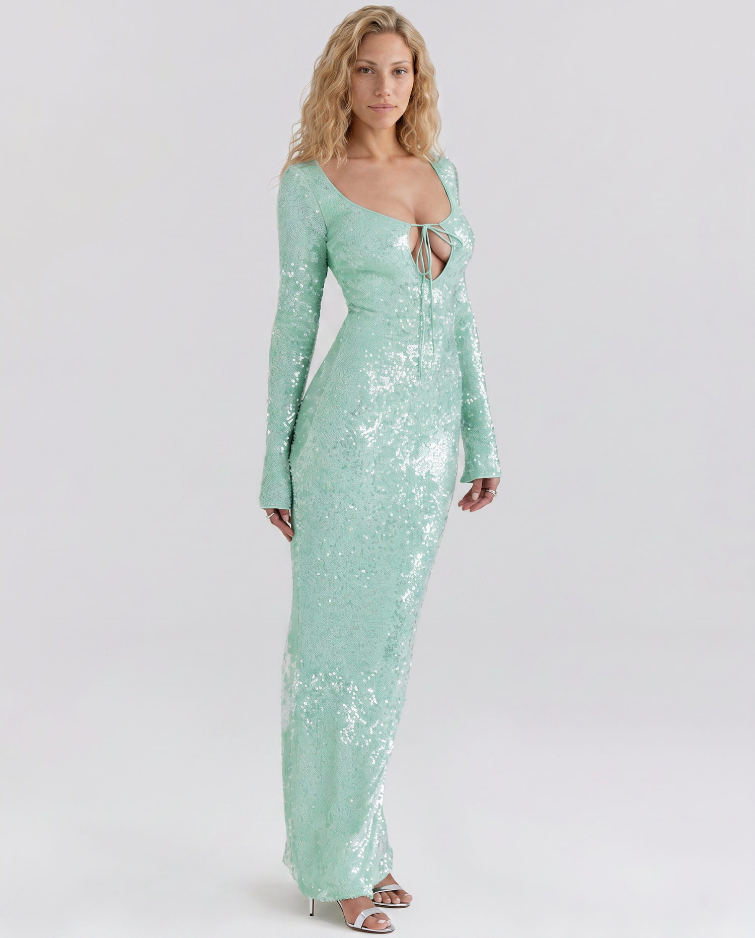 Tiff • Vestido Maxi con Acabado de Lentejuelas y Corte Frontal