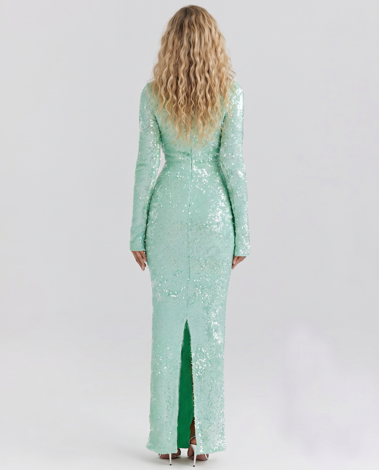 Tiff • Vestido Maxi con Acabado de Lentejuelas y Corte Frontal