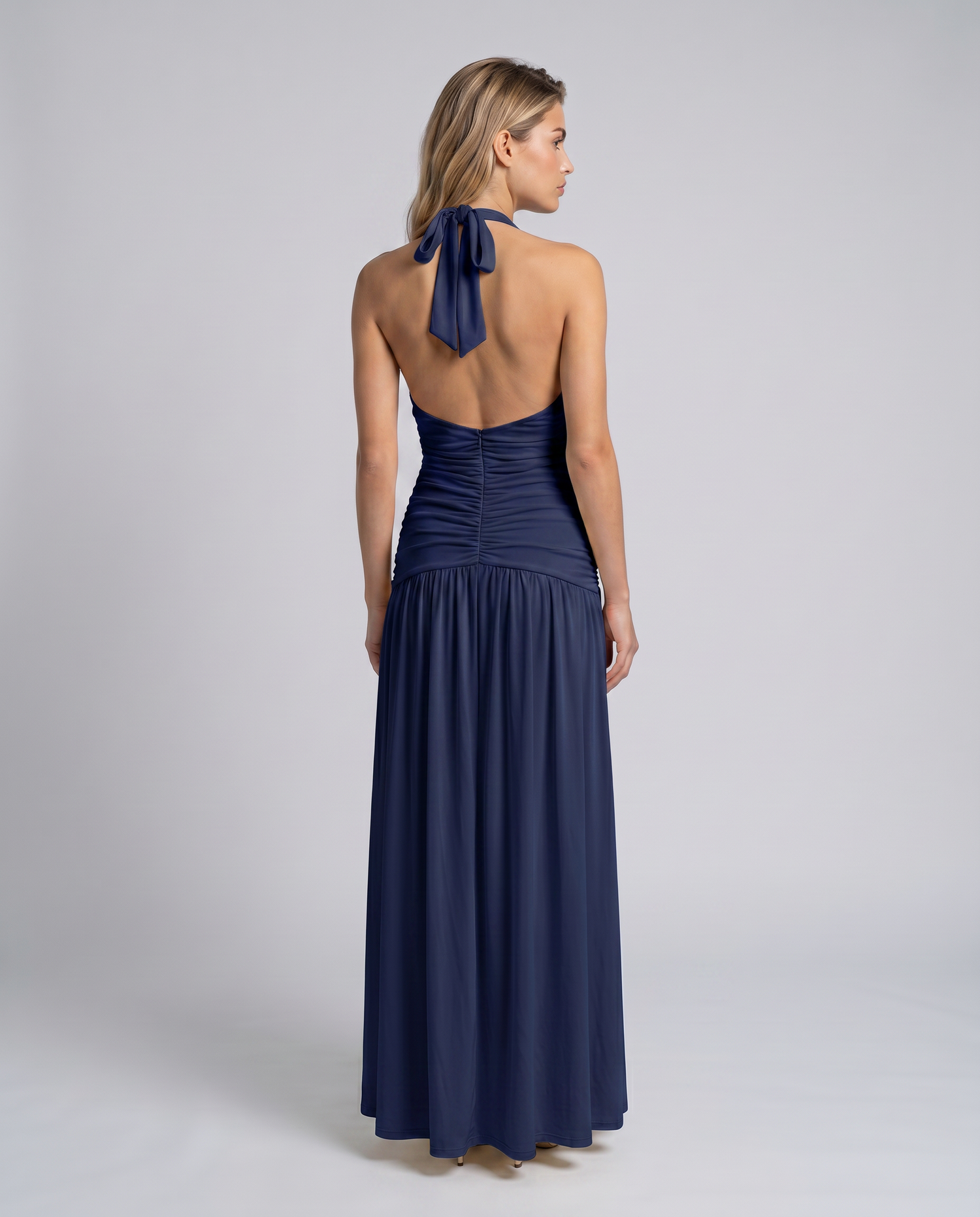 Margaret • Vestido Maxi con Cuello Halter y Corsé Fruncido