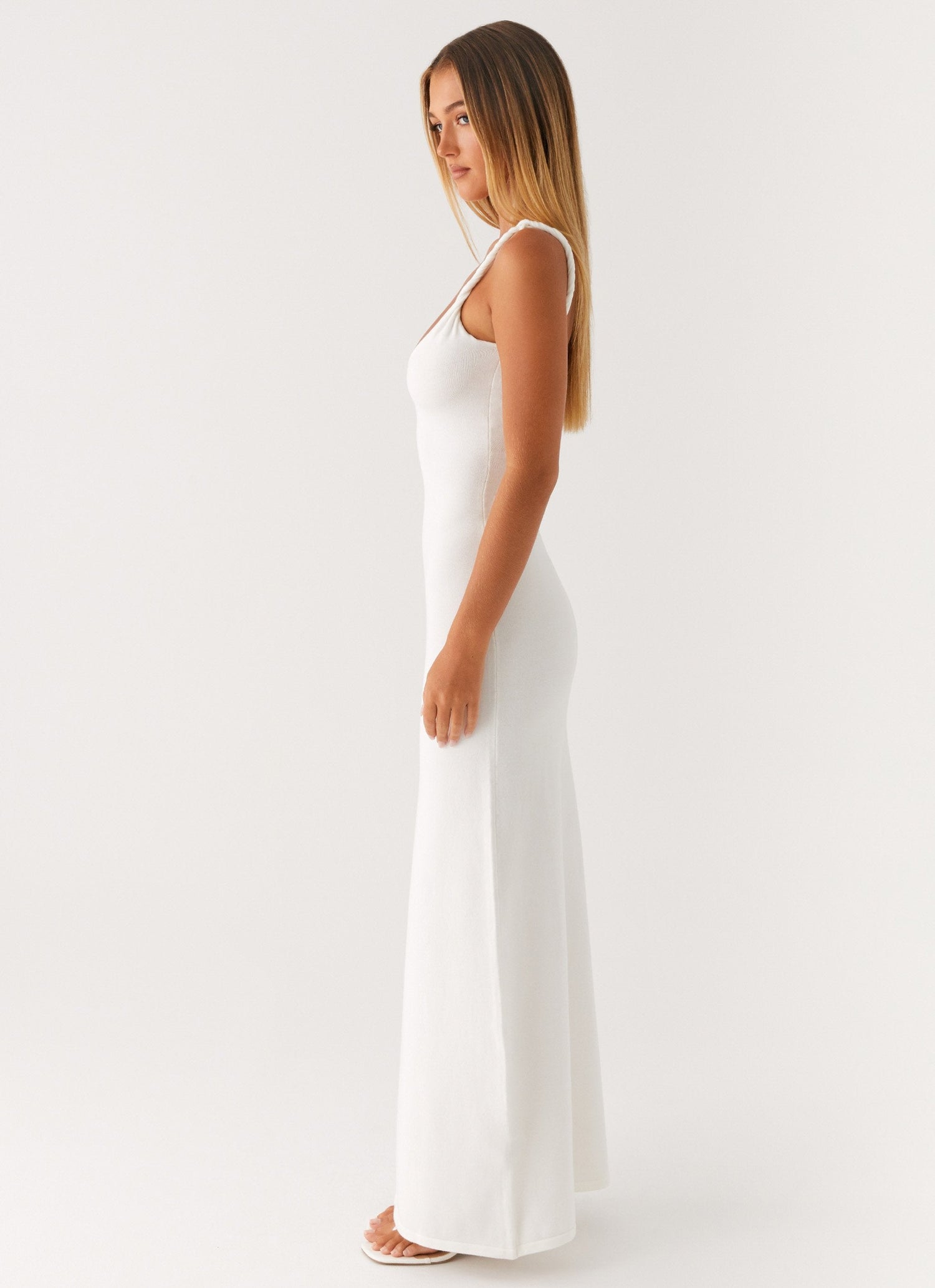 Shawna • Vestido Maxi con Tirantes Torcidos