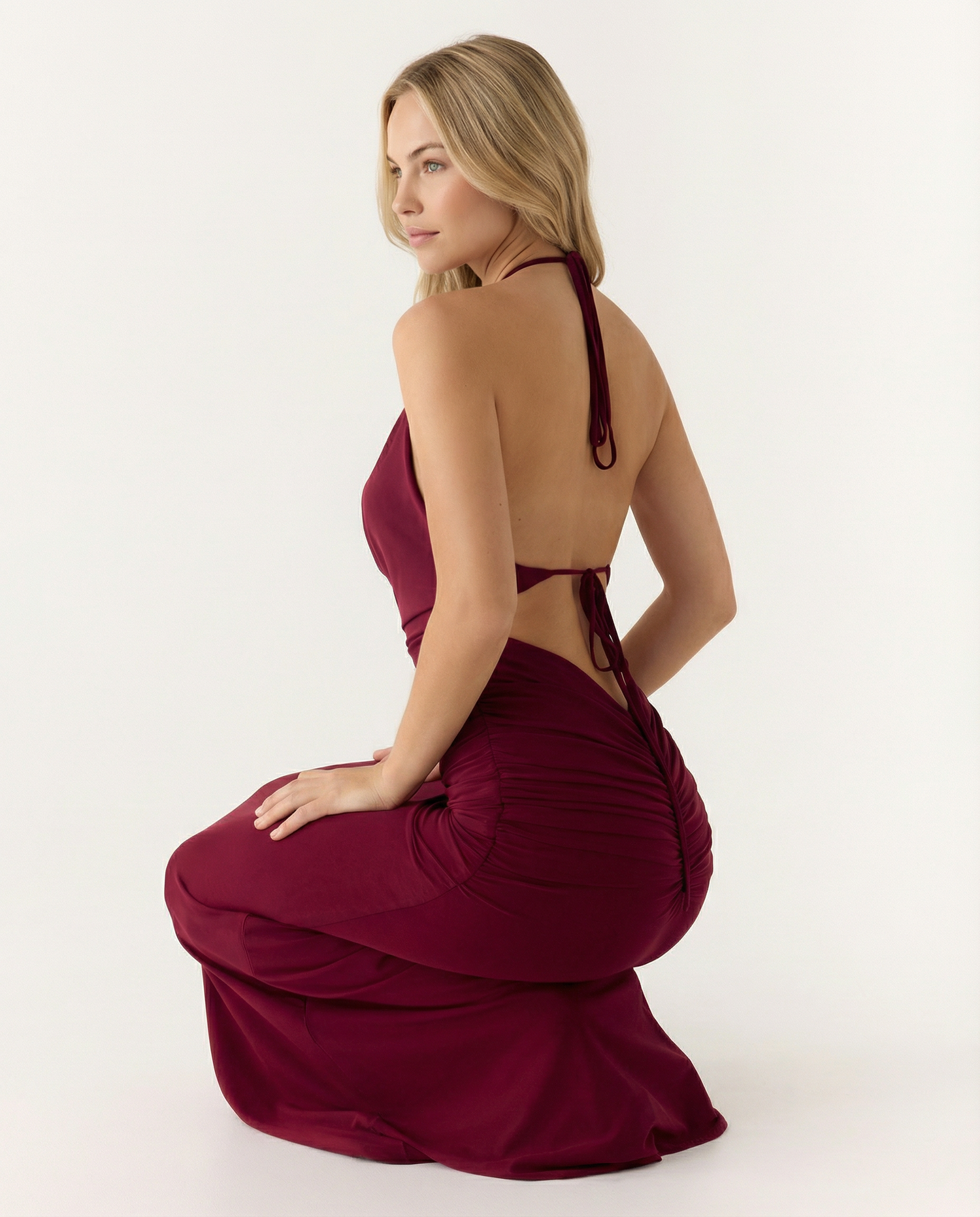 Lynette • Vestido Maxi con Cuello Halter y Cintura Fruncida