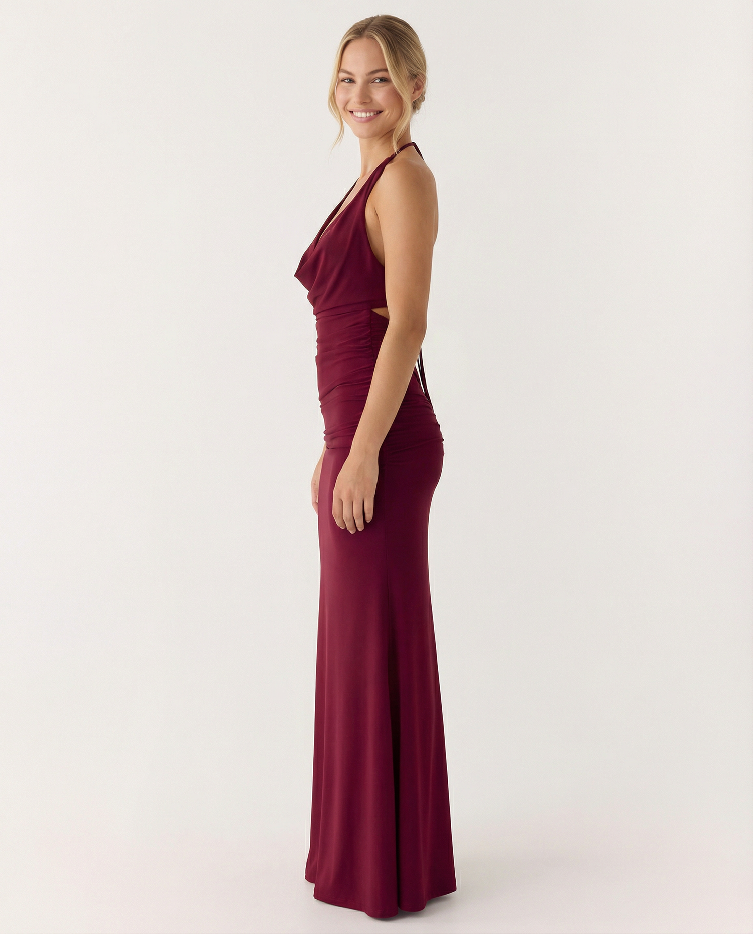 Lynette • Vestido Maxi con Cuello Halter y Cintura Fruncida