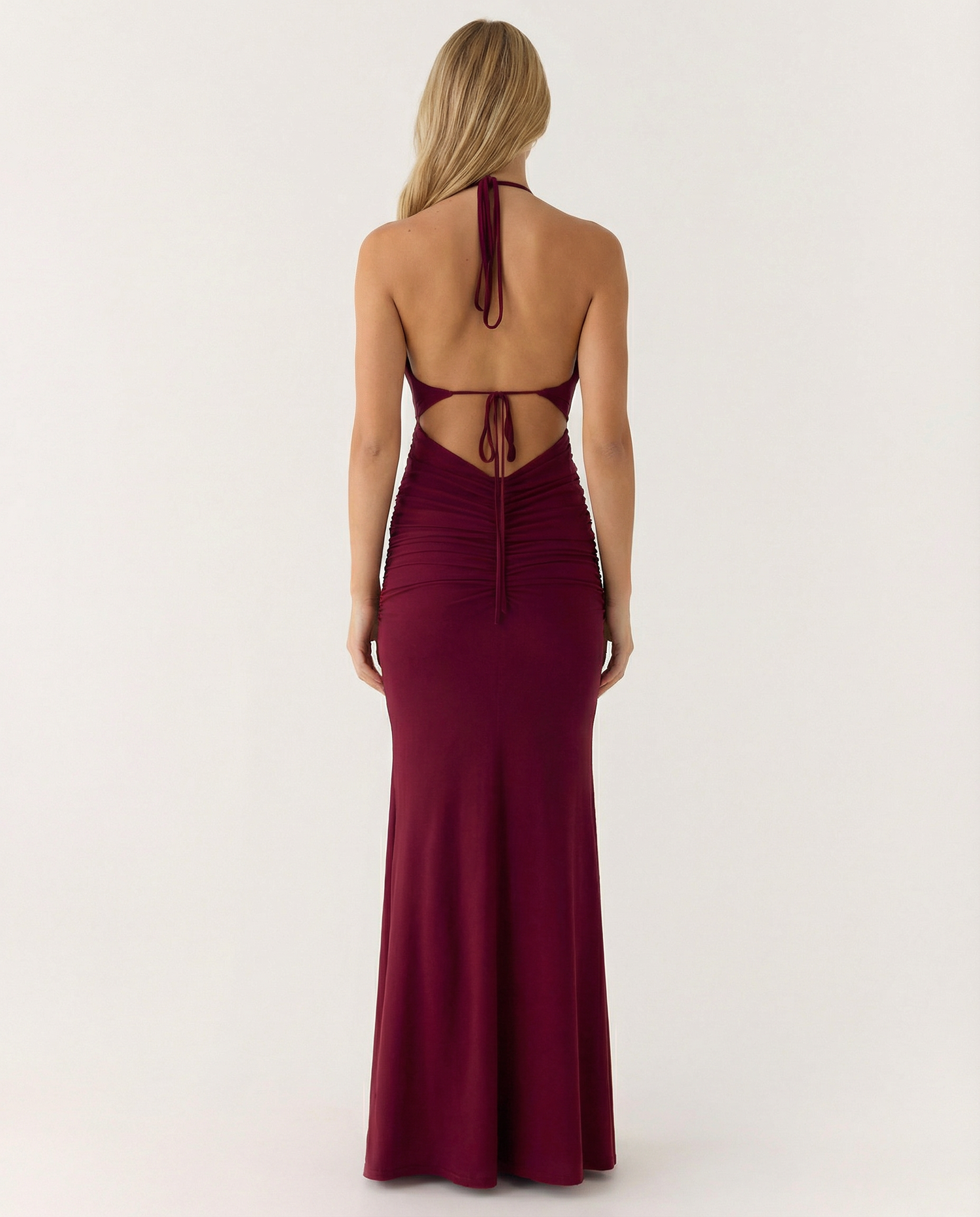Lynette • Vestido Maxi con Cuello Halter y Cintura Fruncida