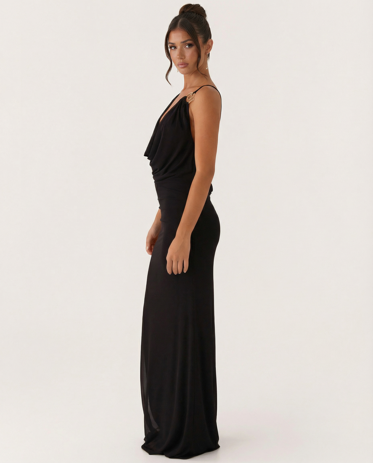 Sherri • Vestido Maxi con Cuello de Cowl y Espalda Abierta