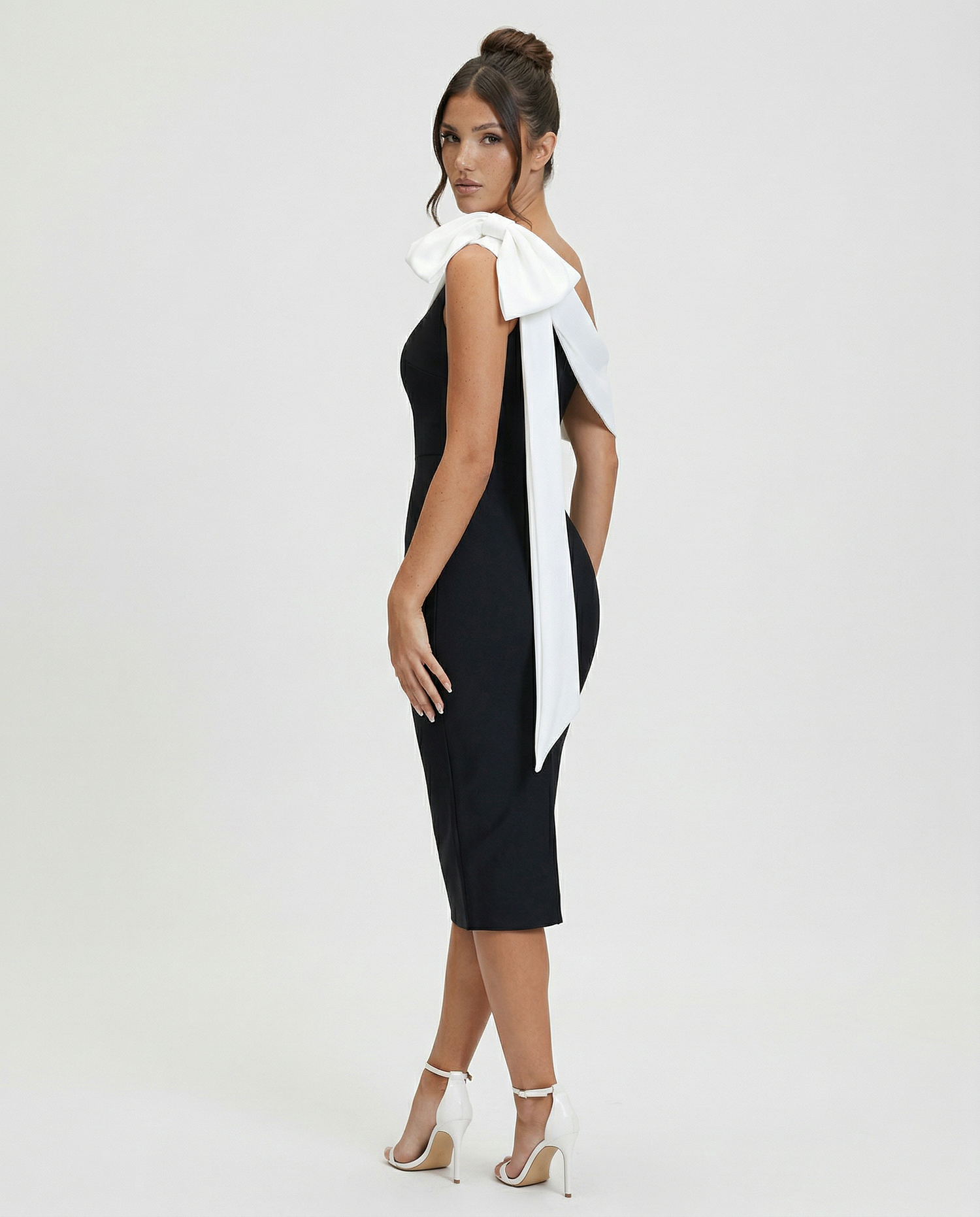 Elza • Midi Bandage de Un Hombro con Lazo