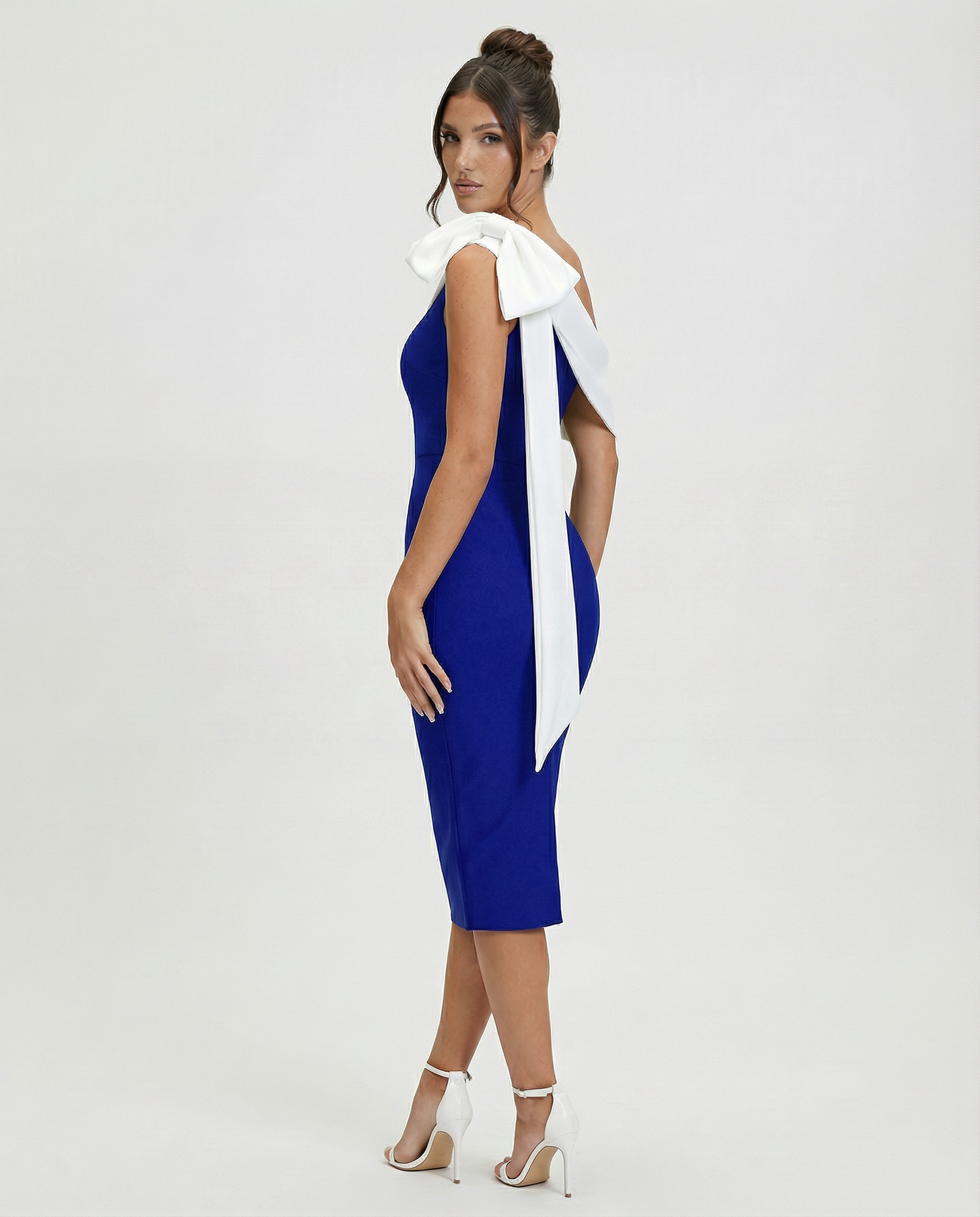 Elza • Midi Bandage de Un Hombro con Lazo