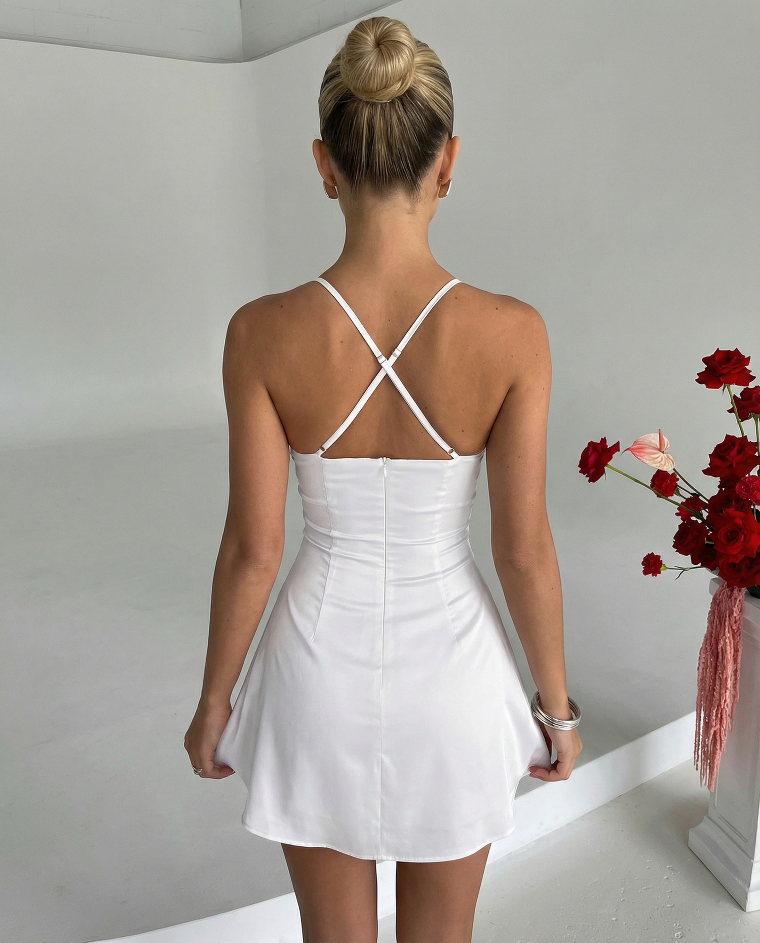 Clarise • Vestido Mini con Tirantes Cruzados