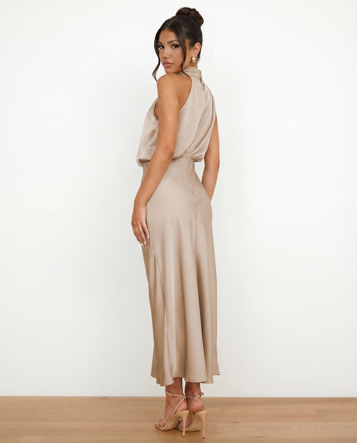 Francesca • Vestido Midi con Escote Halter Drapado