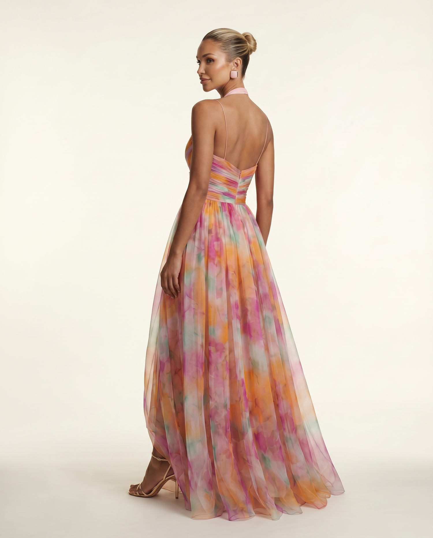 Colby • Vestido Maxi con Estampado Floral Acuarelado y Pliegues