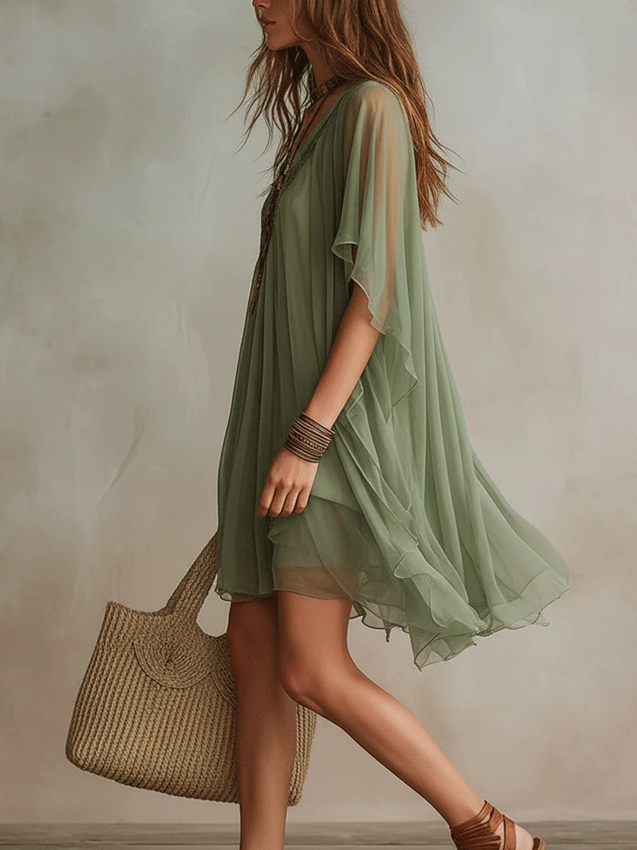 Émeraude | Mini Vestido Fluido Superpuesto, Cuello en V Verde