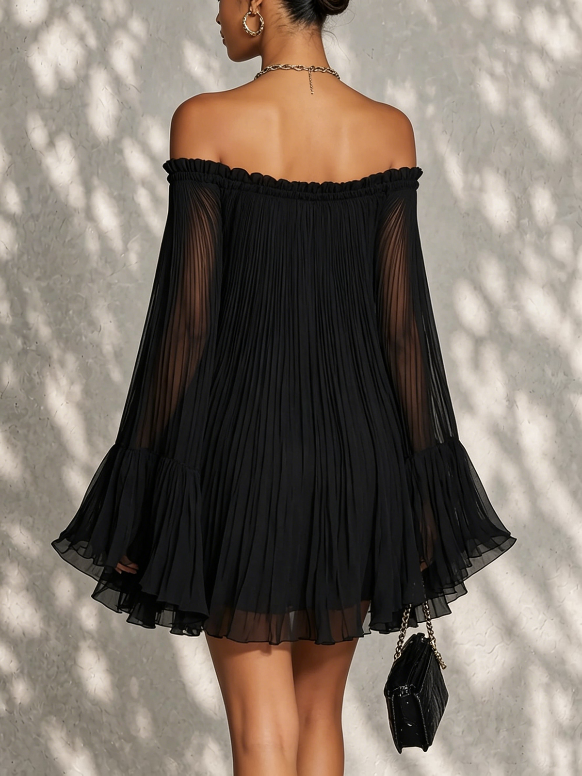 Zélie | Mini Vestido Negro, Mangas Campana y Volantes