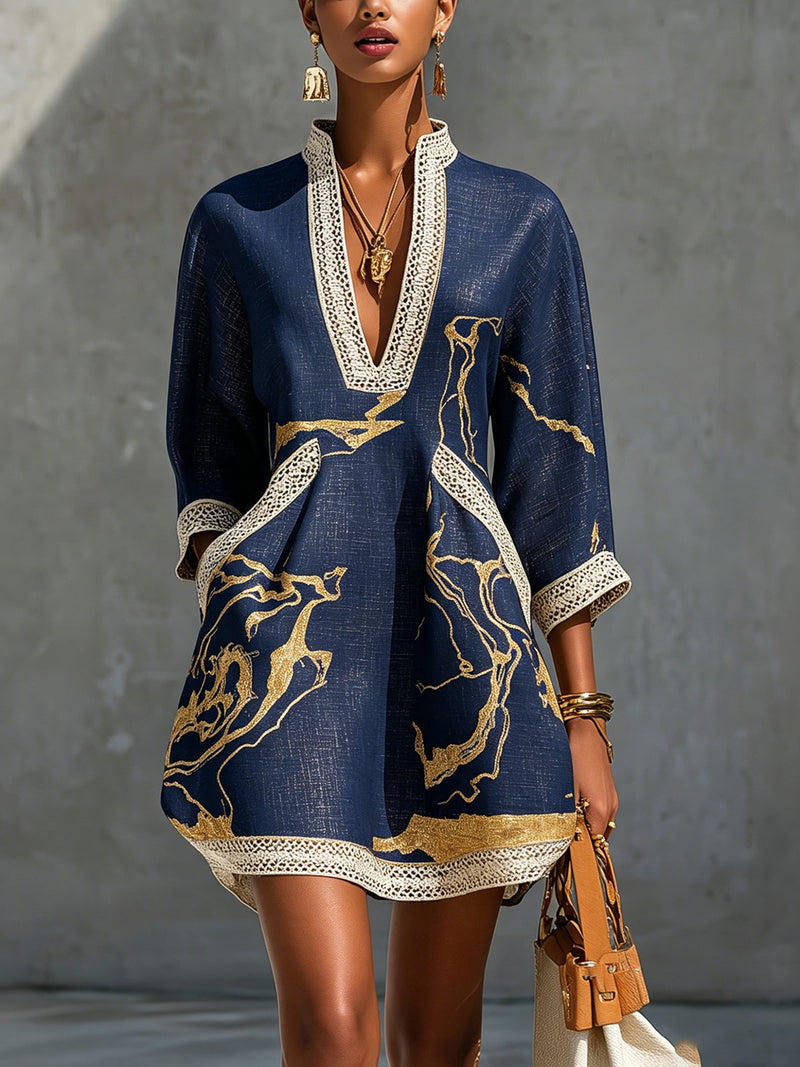 Astrée | Mini Vestido Cuello en V, Estampado Oro Marino