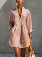 Aurore | Mini Vestido Cuello en V, Estampado Oro Rosa