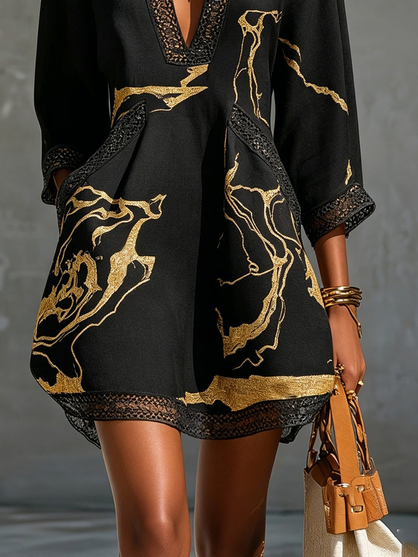 Ebony |Vestido de cuello en V mini, estampado negro y dorado
